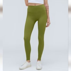 Everlane the perform legging in pear